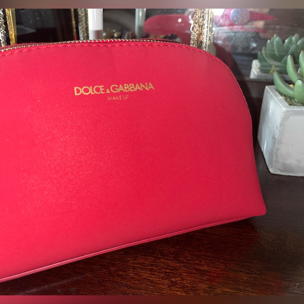 ✨ NEW ✨ AUTHENTIC DOLCE & GABBANA MAKEUP BAG WITH LIPSTICK CHARM ZIPPER 💄💄